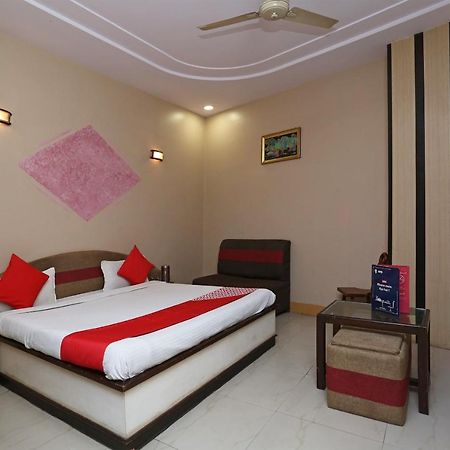 Hôtel Sheel Gopal Vision à Mathura Extérieur photo