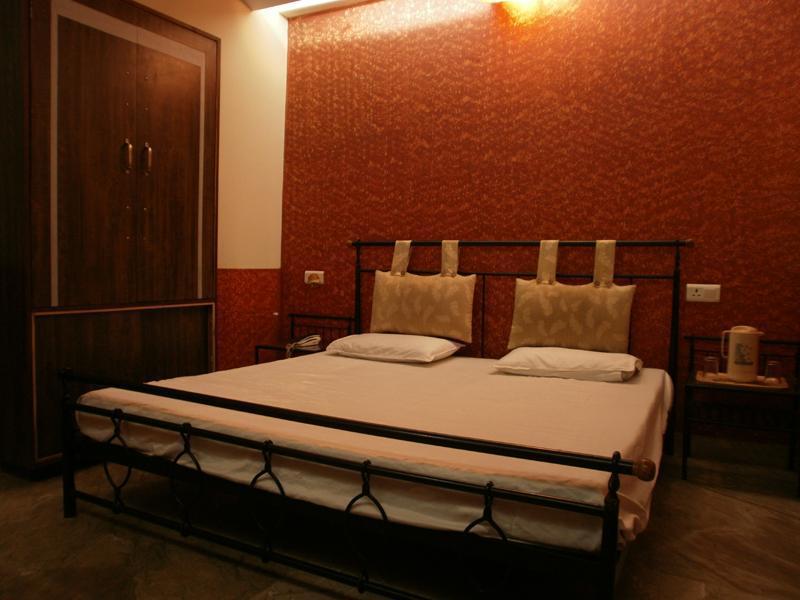Hôtel Sheel Gopal Vision à Mathura Extérieur photo