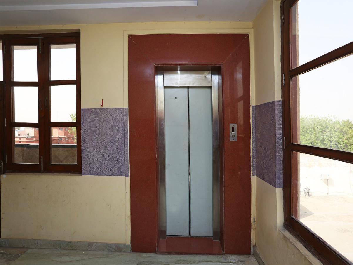 Hôtel Sheel Gopal Vision à Mathura Extérieur photo