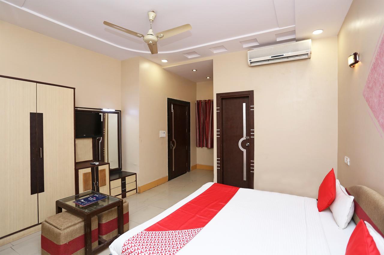 Hôtel Sheel Gopal Vision à Mathura Extérieur photo
