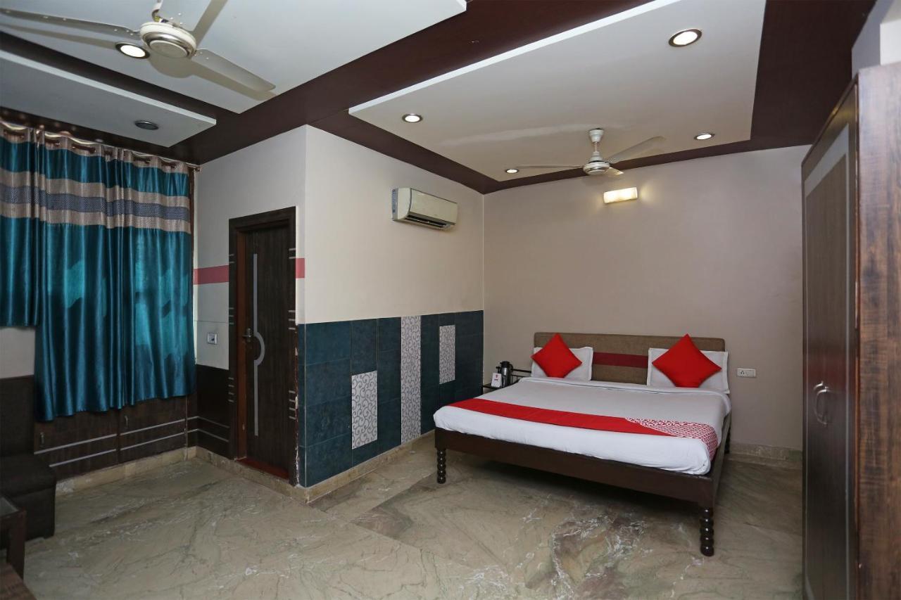 Hôtel Sheel Gopal Vision à Mathura Extérieur photo