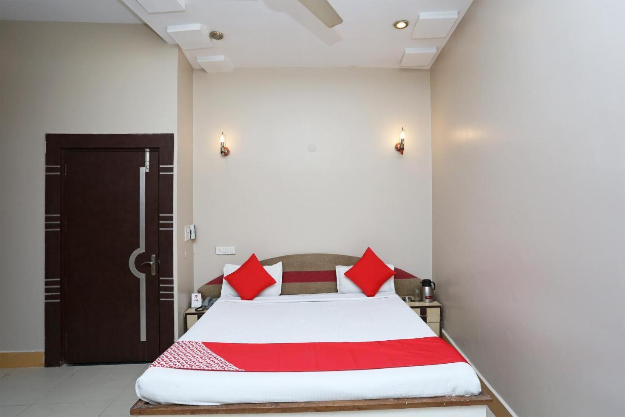 Hôtel Sheel Gopal Vision à Mathura Extérieur photo