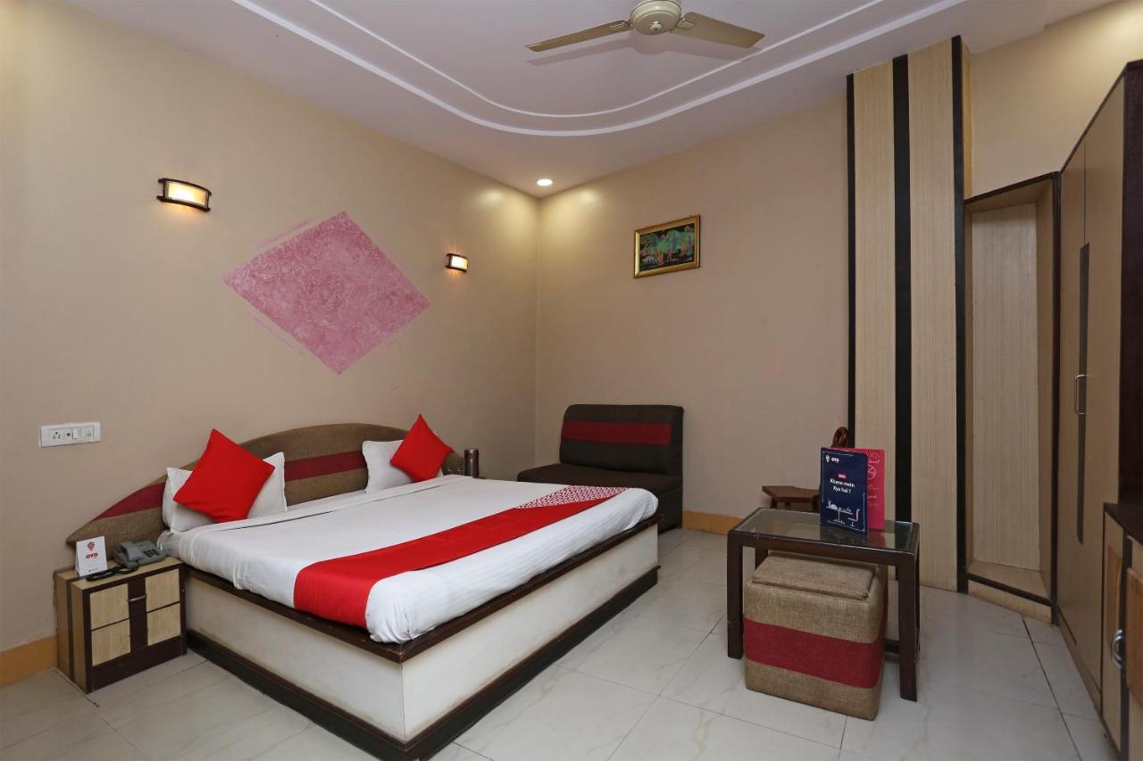 Hôtel Sheel Gopal Vision à Mathura Extérieur photo