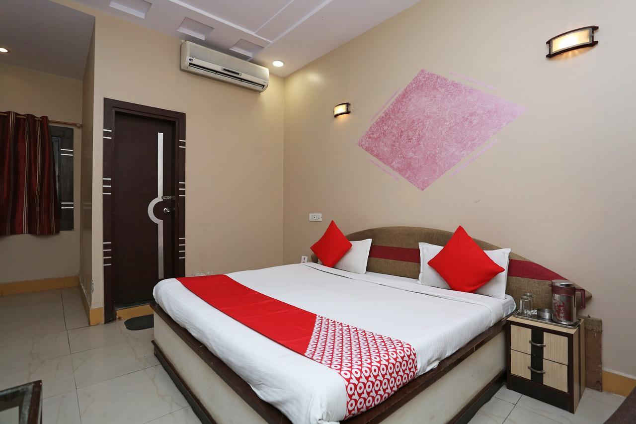 Hôtel Sheel Gopal Vision à Mathura Extérieur photo