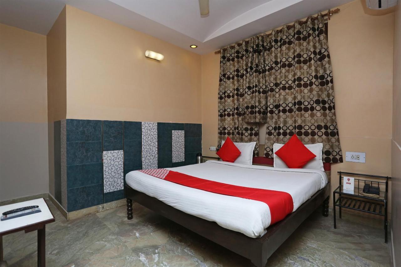Hôtel Sheel Gopal Vision à Mathura Extérieur photo